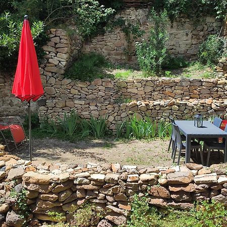 Les Insolites De Champeix Eksteriør billede